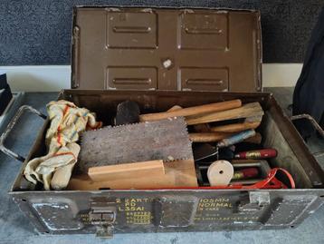 Munitiekist kist met metselgereedschap 1969 beschikbaar voor biedingen