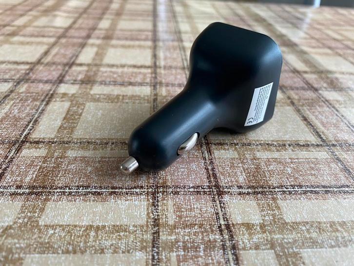 NIEUWE FM Transmitter met Bluetooth usb mp3 voor in de auto, Telecommunicatie, Autoladers, Nieuw, Ophalen