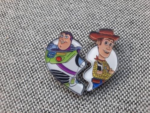 2 acryl pins in een hart vorm van Toy Story te koop, Verzamelen, Speldjes, Pins en Buttons, Nieuw, Speldje of Pin, Overige onderwerpen