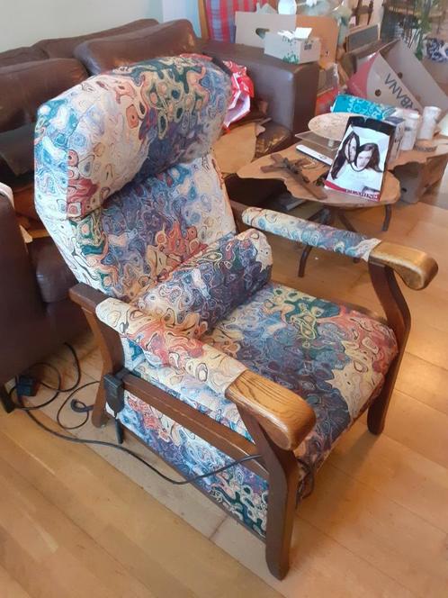 Senioren stoel, Huis en Inrichting, Fauteuils, Gebruikt, Hout, Stof, 75 tot 100 cm, Ophalen
