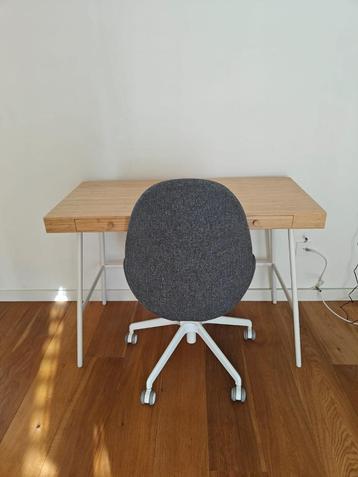 Small Desk beschikbaar voor biedingen