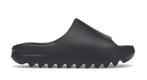 Yeezy Slide Slate Grey | 42 | NIEUW (2x), Nieuw, Slippers, Ophalen of Verzenden, Yeezy slide