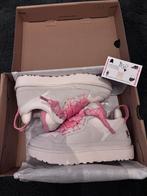 Limited Edition Ugg lowmel Love 25 Tropical pink, Ophalen, Nieuw, Sneakers of Gympen, Roze