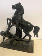 Zwart Beeld: Man en Steigerend Paard, Antiek en Kunst, Ophalen of Verzenden