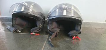 2x MT street Helmet beschikbaar voor biedingen
