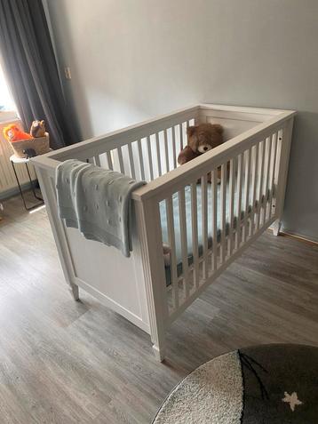 Complete kinderkamer wit beschikbaar voor biedingen