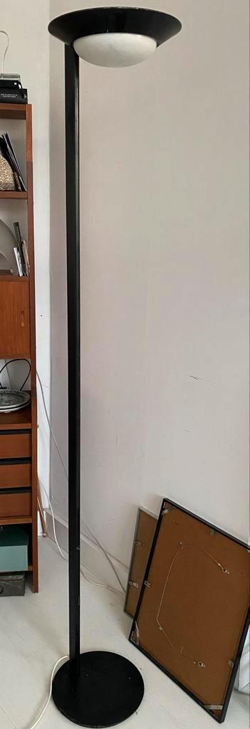 Leuke Vintage Zwart-Witte Vloerlamp, Huis en Inrichting, Lampen | Vloerlampen, Gebruikt, 100 tot 150 cm, Metaal, Ophalen