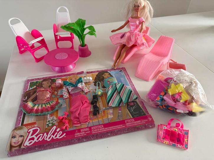 Twirlin' Make-up Barbie met Accessoires, Kinderen en Baby's, Speelgoed | Poppen, Gebruikt, Barbie, Ophalen of Verzenden
