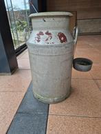 Oude melkbus met melklepel, Ophalen