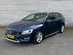 Volvo V60 D6 280pk Plug-in Hybrid 2014 Blauw storing schade, Auto's, Automaat, Blauw, Vierwielaandrijving, Particulier