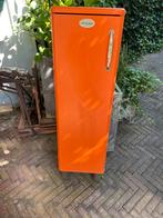 Oranje smalle kast met plankjes Malibu, Huis en Inrichting, Ophalen, Gebruikt, Hout, Cd's of Dvd's