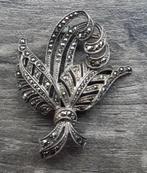 Om1900-1925 Zilveren Broche met Markesiet Steentjes ingelegd