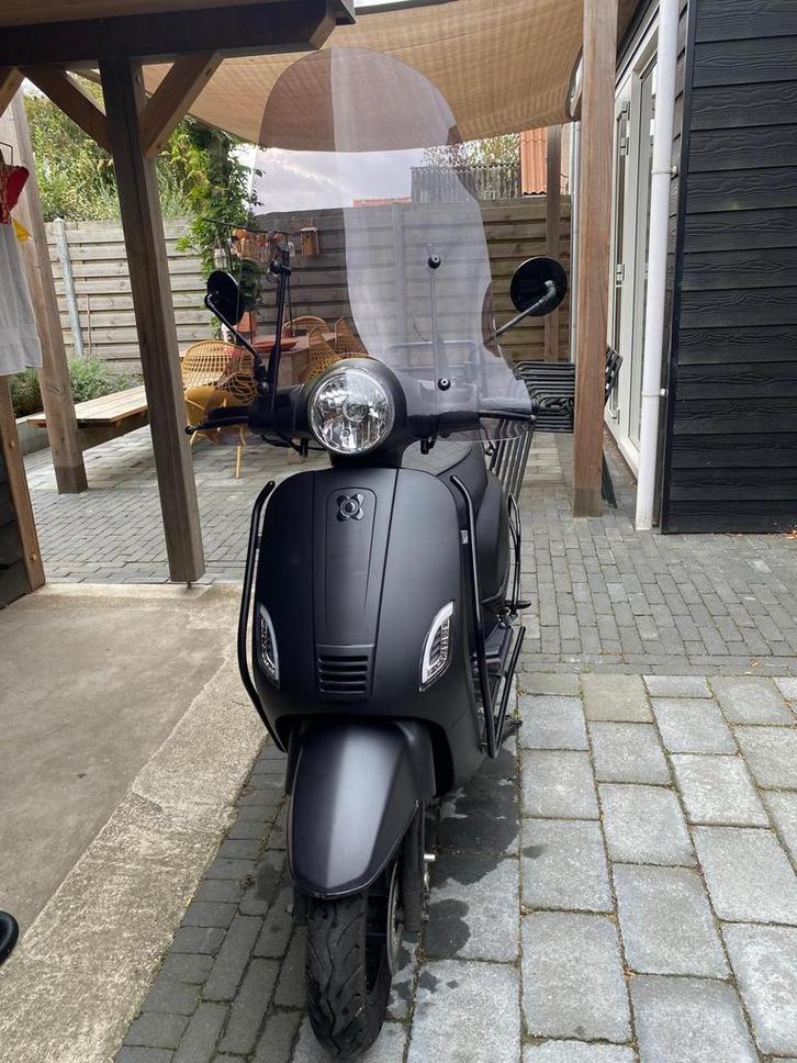 AGM scooter, Fietsen en Brommers, Snorfietsen en Snorscooters, Gebruikt, Overige merken, Benzine, Ophalen