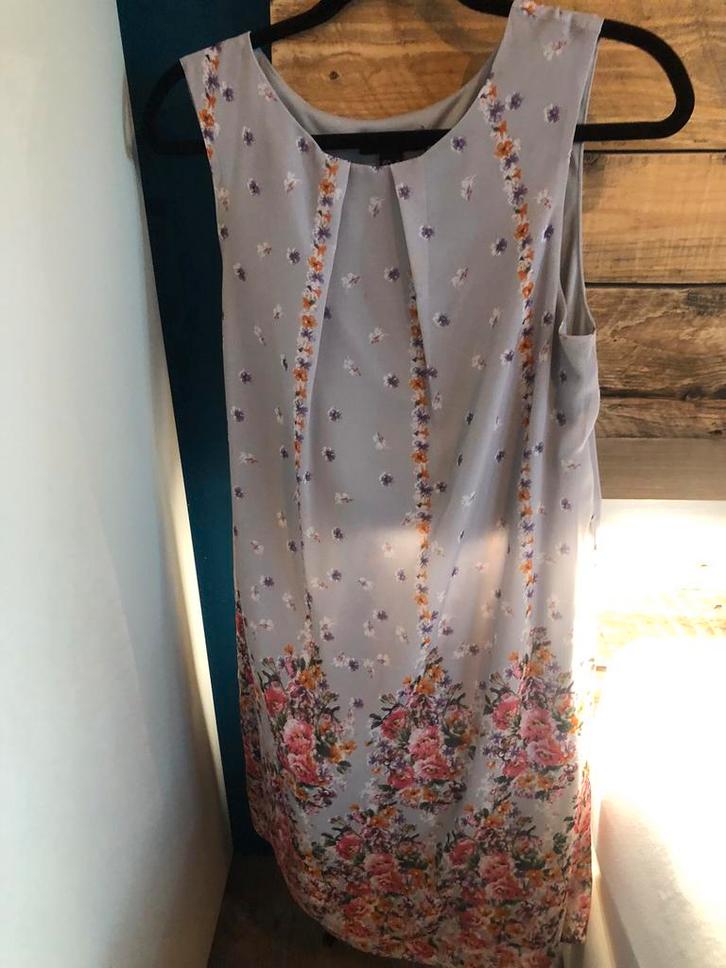 Jurkjes Primark 2 stuks maat 42, Kleding | Dames, Jurken, Zo goed als nieuw, Maat 42/44 (L), Overige kleuren, Knielengte, Ophalen of Verzenden