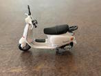 Te koop: metalen schaalmodel 1:32 Vespa scooter, Hobby en Vrije tijd, Modelauto's | 1:32, Ophalen of Verzenden, Zo goed als nieuw