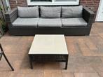 Loungebank inclusief kussens en bijzettafel met glasplaat., Tuin en Terras, Tuinsets en Loungesets, Ophalen, Gebruikt, 3 zitplaatsen