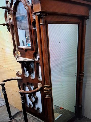 Mooie antiek kapstok met spiegel beschikbaar voor biedingen