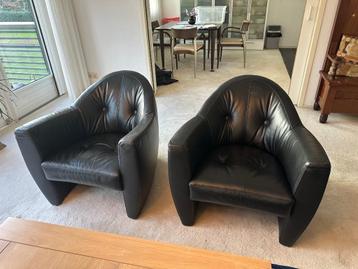 Twee Leolux designfauteuils – zwart leer – NL design beschikbaar voor biedingen