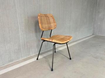 Vintage stoel van metaal en webbing beschikbaar voor biedingen