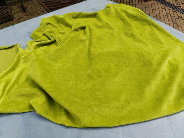 Groen suéde velvet stretch lap stof 1.15 x 1.05 mtr (JP1), Hobby en Vrije tijd, Stoffen en Lappen, Nieuw, Groen, Ophalen of Verzenden