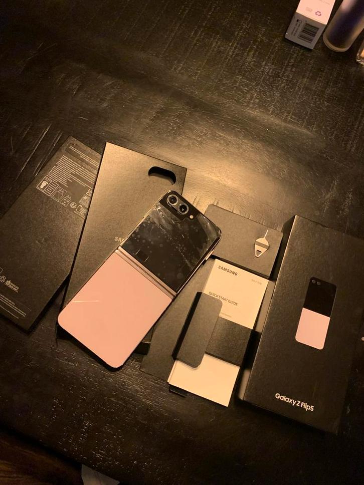 Samsung Z Flip 5 - Lavendel - 256GB - Nieuw!, Telecommunicatie, Mobiele telefoons | Samsung, Nieuw, Galaxy Z Flip, 256 GB, Zonder abonnement