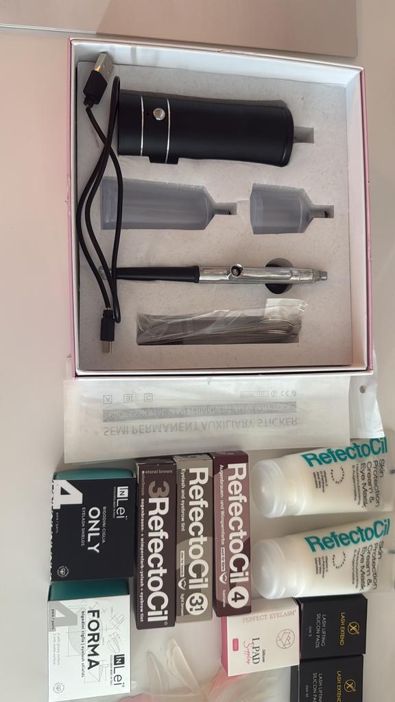 Wenkbrauw en wimper benodigdheden, Sieraden, Tassen en Uiterlijk, Uiterlijk | Cosmetica en Make-up, Nieuw, Ogen, Zwart, Ophalen of Verzenden