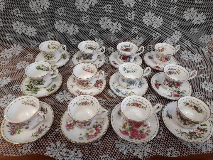 Royal albert flower of the month compleete set, Antiek en Kunst, Antiek | Servies compleet, Ophalen of Verzenden