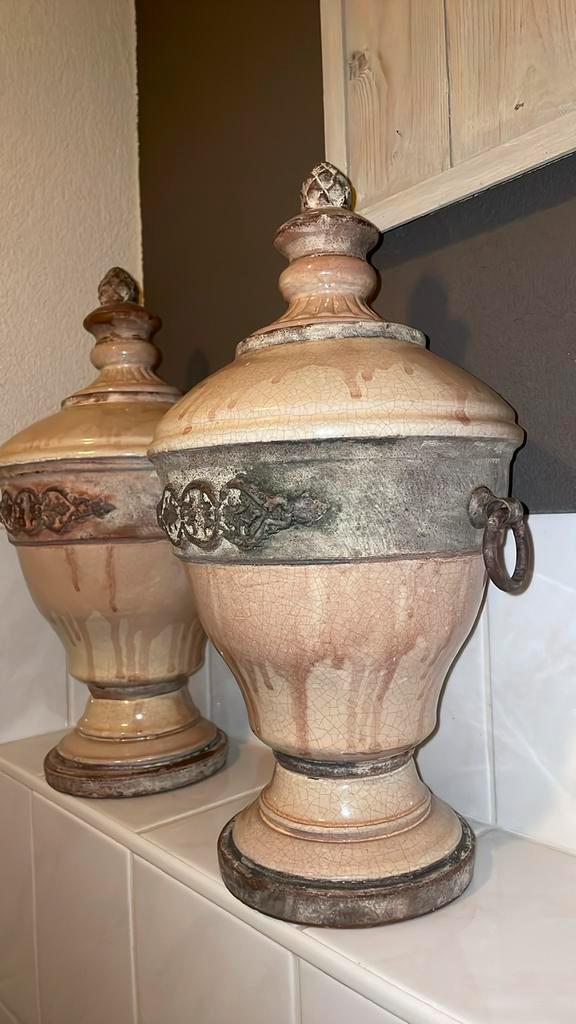 2 Landelijke Stenen Potten, Huis en Inrichting, Woonaccessoires | Vazen, Gebruikt, Overige kleuren, Minder dan 50 cm, Steen, Ophalen of Verzenden