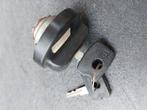 Opel tankdop met 2 sleutels., Ophalen of Verzenden, Opel