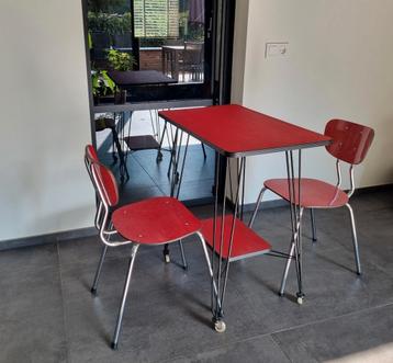 2 formica stoelen en tafel , jaren 60 beschikbaar voor biedingen