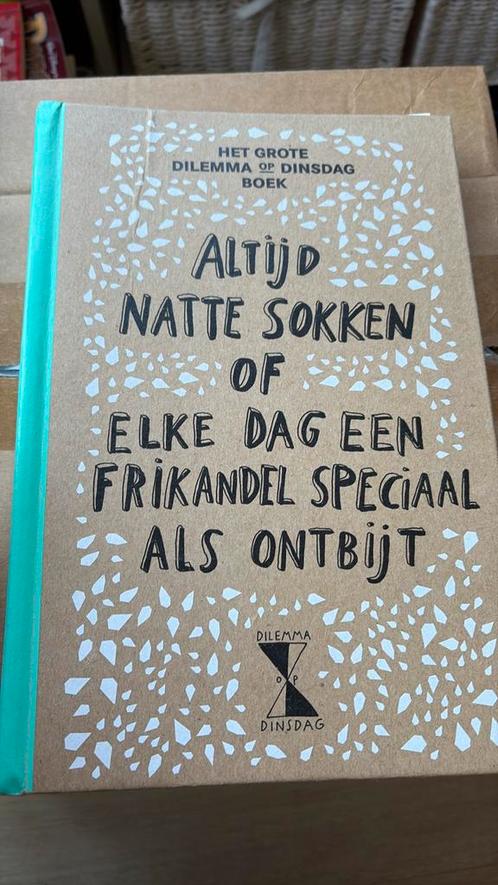 Dinsdag - Het grote dilemma op dinsdag boek, Boeken, Overige Boeken, Zo goed als nieuw, Ophalen
