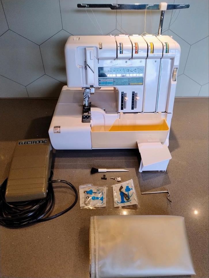 Elna 744 DEX Coverlock & Lockmachine - 2 in 1, Hobby en Vrije tijd, Naaimachines en Toebehoren, Lockmachine, Ophalen of Verzenden