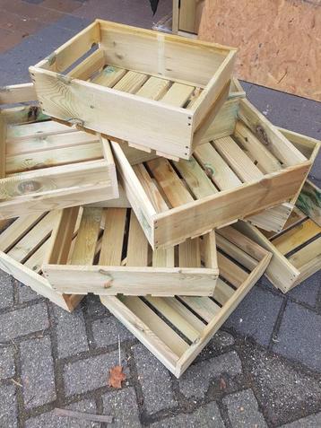 Kratjes, kistjes van geïmpregneerd tuinhout beschikbaar voor biedingen