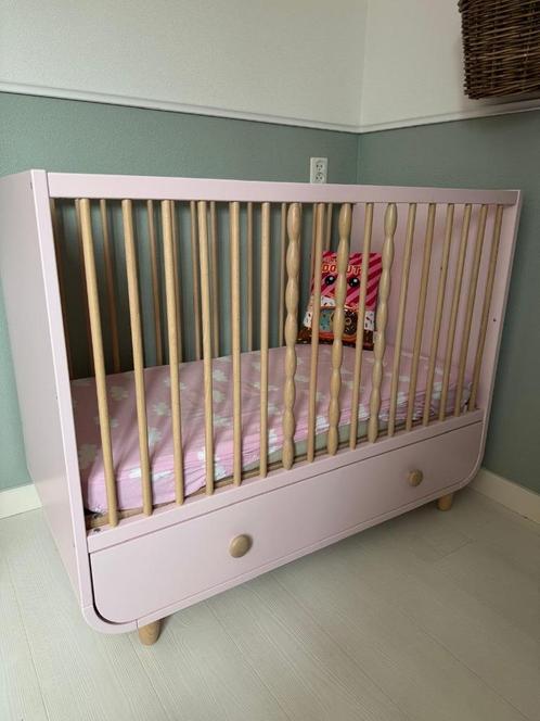 Ikea MYLLRA Babybedje met lade roze, Kinderen en Baby's, Babywiegjes en Ledikanten, Zo goed als nieuw, Ledikant, Ophalen