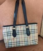 Burberry Classic Shopper, Sieraden, Tassen en Uiterlijk, Tassen | Reistassen en Weekendtassen, Minder dan 35 cm, Beige, Minder dan 40 cm