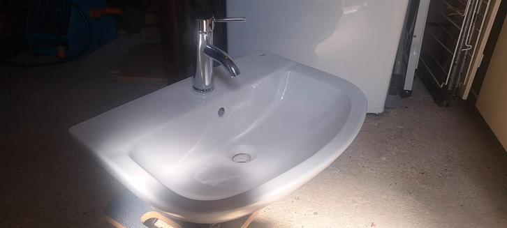 Nieuw! Grohe wastafel en kraan 60 X 44 cm vaste prijs €100, Doe-het-zelf en Verbouw, Sanitair, Nieuw, Ophalen