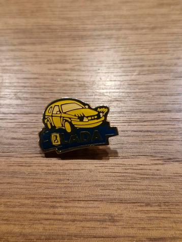 393 Pin Lada Auto Speldje / Pin - Vintage beschikbaar voor biedingen