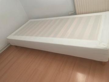 Ikea bedframe hout met bekleding - afbeelding 2
