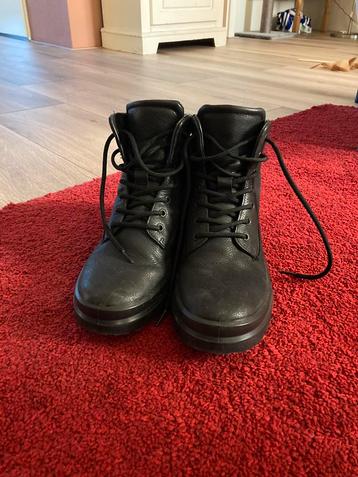 Schoenen laarzen 40 beschikbaar voor biedingen