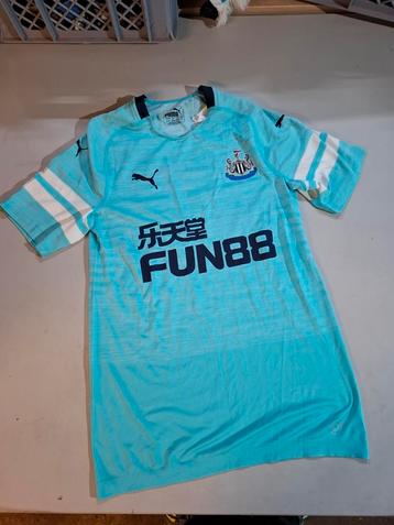 Voetbalshirt Newcastle United Puma XL beschikbaar voor biedingen