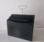 Andries & Hiroko van Onck voor Magis inipress magazine rack, Huis en Inrichting, Woonaccessoires | Krantenbakken en Lectuurbakken