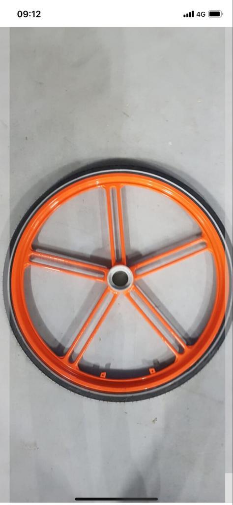 Oranje gegoten fietswielen 22 inc(voor en achter), Fietsen en Brommers, Fietsaccessoires | Aanhangers en Karren, Zo goed als nieuw