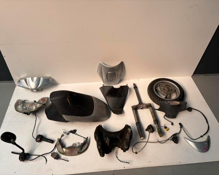 Peugeot Vivacity onderdelen, Fietsen en Brommers, Brommeronderdelen | Scooters, Peugeot, Koplamp, Ophalen of Verzenden