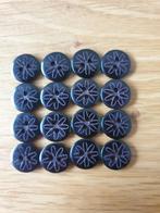 16 zwarte knoopjes met paars bloemetje, Ophalen of Verzenden, Knoop of Knopen