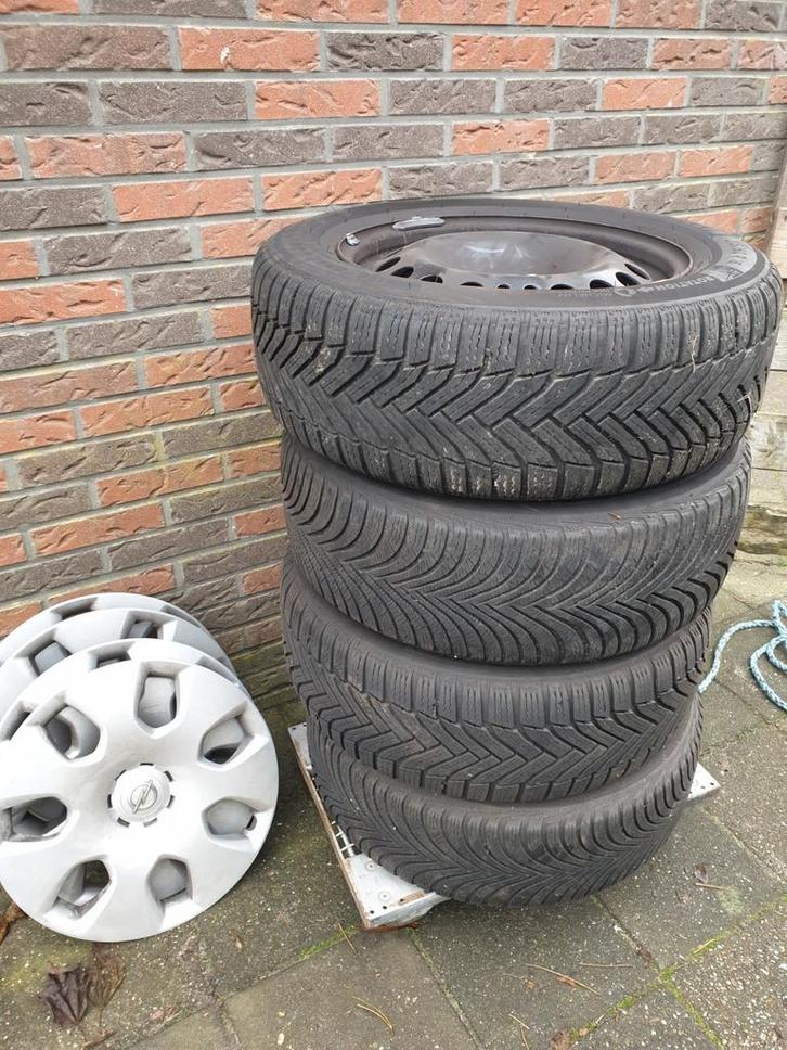 Winterbanden Michelin Alpin 215-60-16  6-7 mm, Auto-onderdelen, Banden en Velgen, Banden en Velgen, Winterbanden, 16 inch, 215 mm