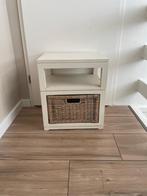 Kastje gebroken wit met mand, Huis en Inrichting, Kasten | Dressoirs, Ophalen, Minder dan 50 cm, Gebruikt, Overige materialen
