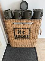 Soort riviera maison mand met stoere leger hulsen, Huis en Inrichting, Woonaccessoires | Schalen en Manden, Ophalen, Zo goed als nieuw