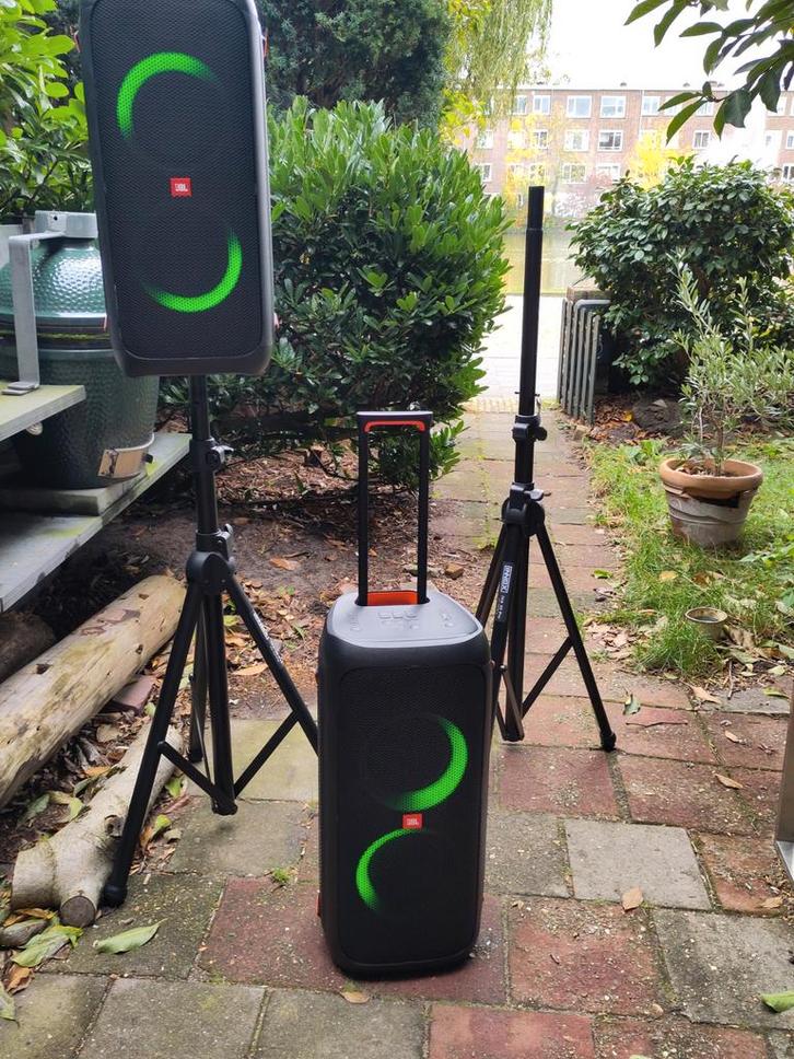 JBL Partybox 310   -- te huur --  speakerstands/microfoon, Hobby en Vrije tijd, Feestartikelen | Verhuur, Ophalen