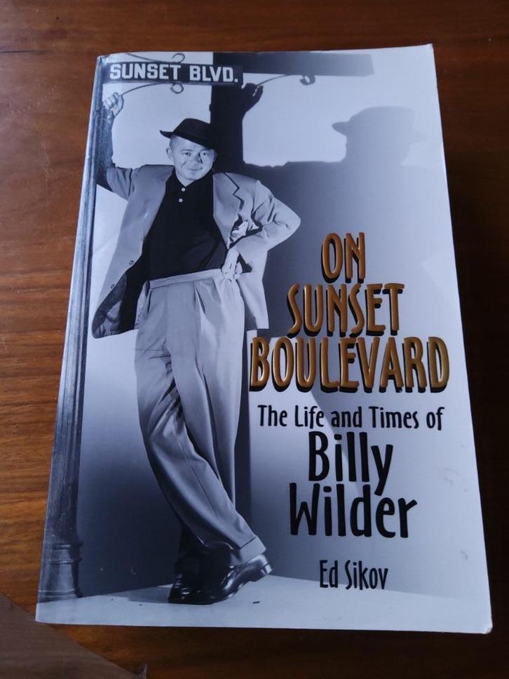 On Sunset Boulevard The Life and times of Billy Wilder boek, Boeken, Film, Tv en Media, Gelezen, Personen, Ophalen of Verzenden