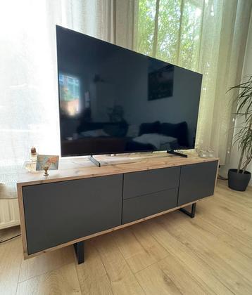 Tv meubel beschikbaar voor biedingen